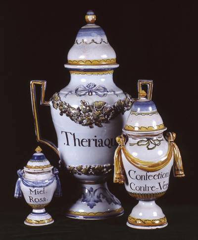 Apothicairerie de l'Hôtel-Dieu de Mâcon - Pots de pharmacie